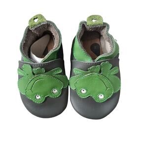 Bobux Baby Sz S Green Baby Shoes with Frogs Stretchy Comfortable Baby Shoes